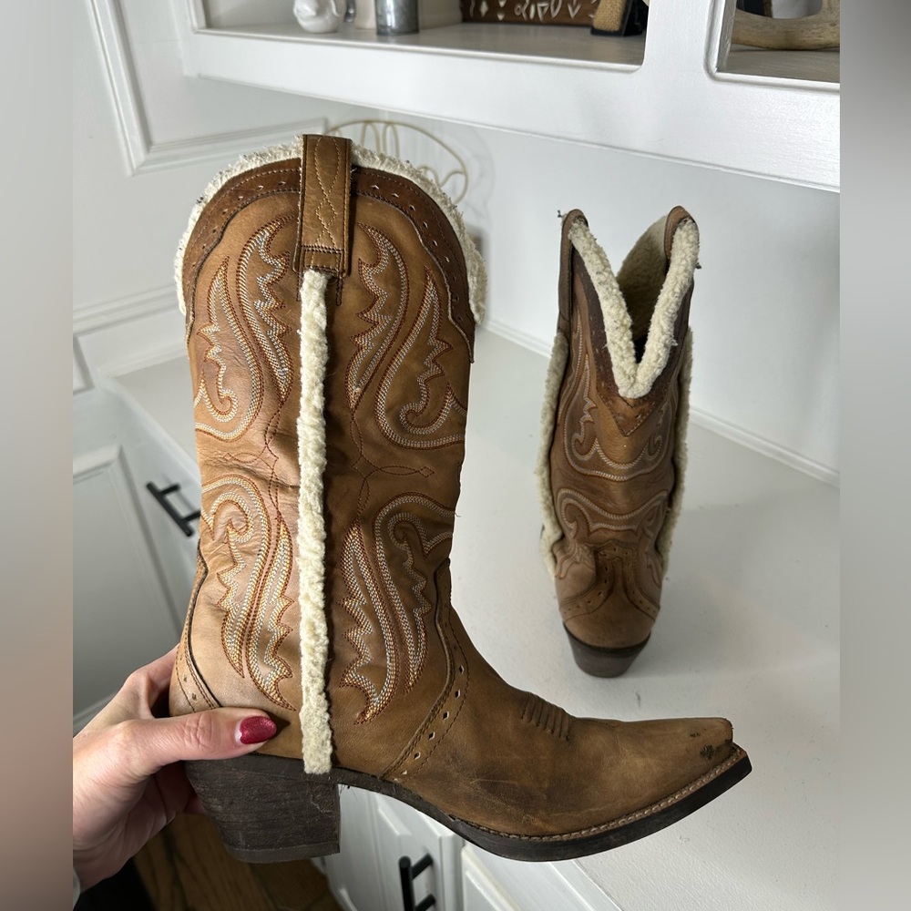 **SOLD**Ariat Women's 8.5B Shearling-Lined Western Boots Tan Leather - Picture 7 of 9